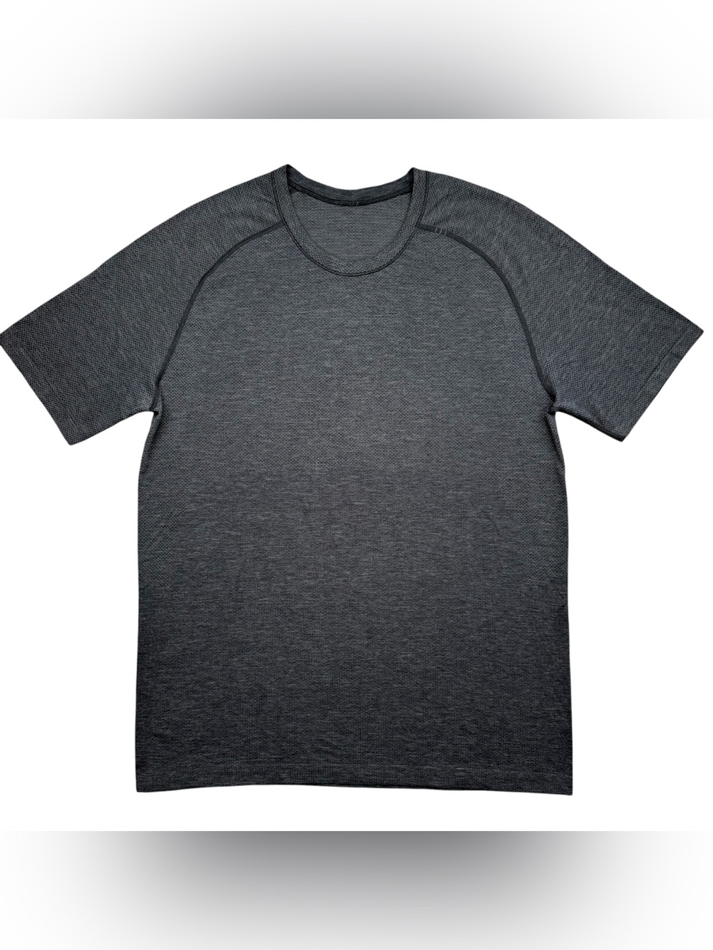 Lululemon Men’s Training Gym Running Athletic Logo Gray Top Shirt t-shirt size M
